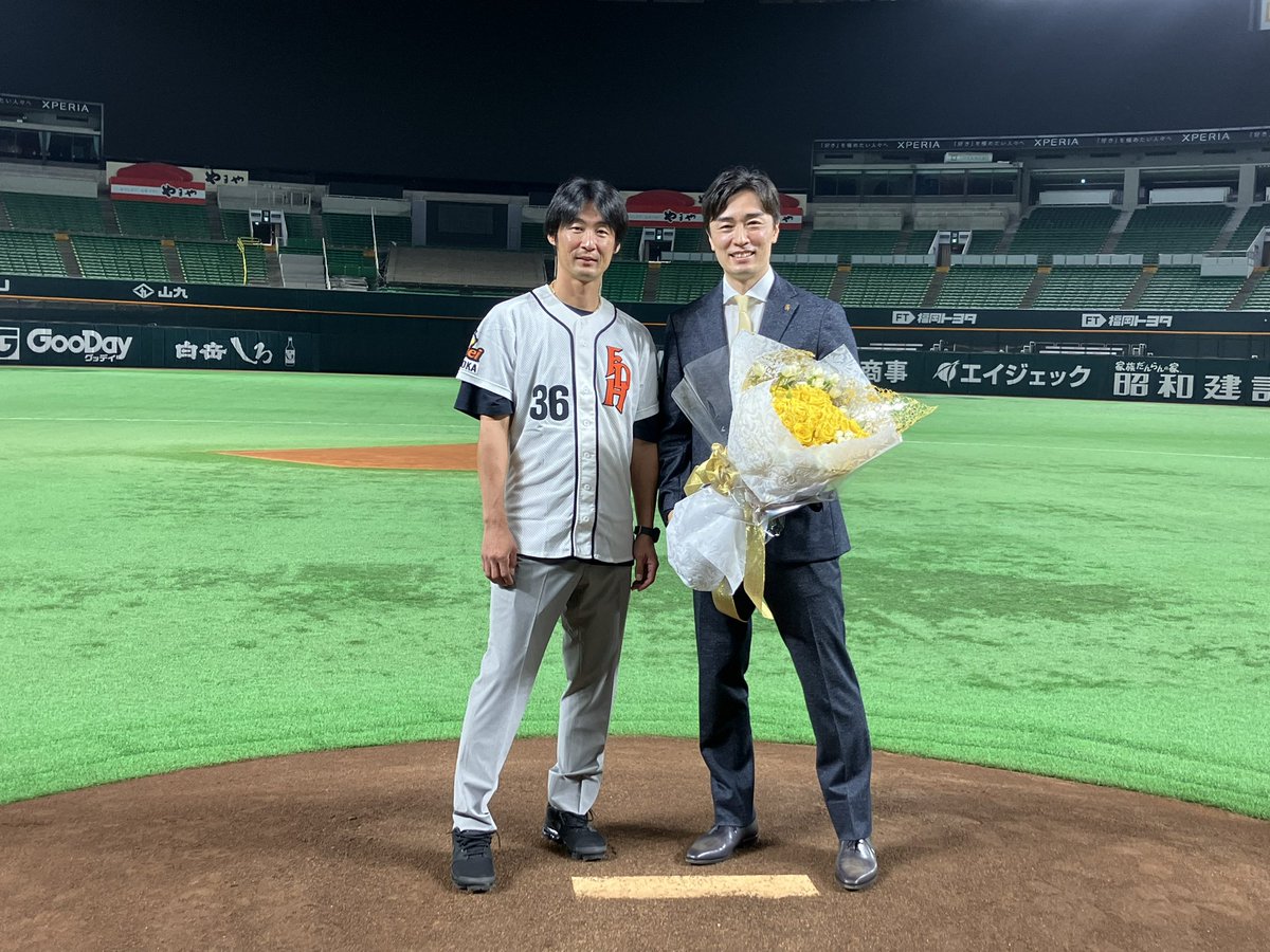 【現地情報】

　#和田毅　投手の引退会見。

#明石健志　コーチと。

最後のダイエー戦士

 #sbhawks #npb #プロ野球 #西スポ #西スポWEBOTTO