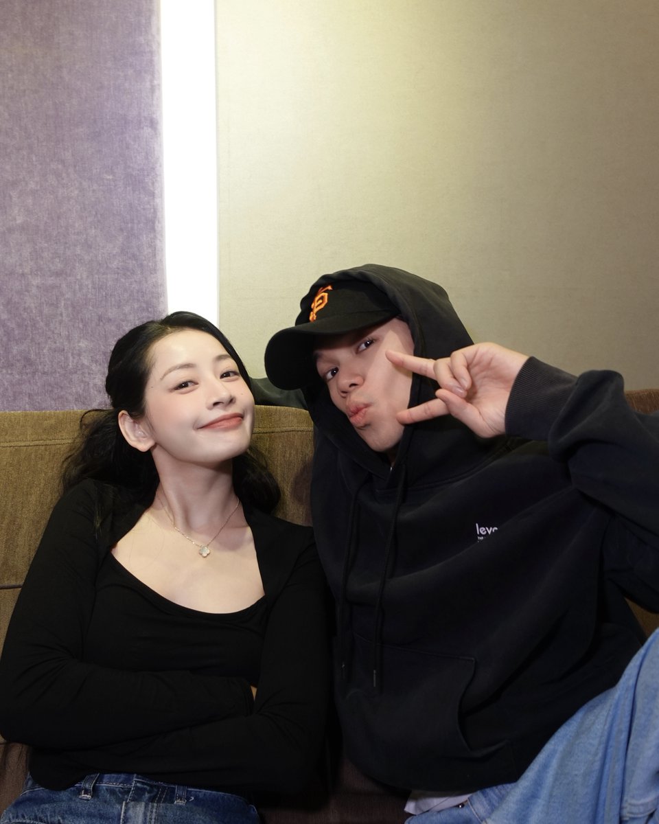 chipuofficial's tweet image. Tụi tui đi tập cho Fan Meeting nè 📷

Đoán xem tui với anh (S)TRONG Trọng Hiếu mang gì đến tặng mọi người nhaaaa 📷📷

#ChiPu #STRONGTrongHieu
#ChiPuTheFirstFanCon