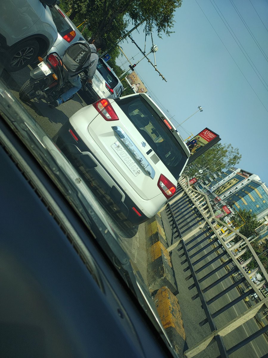 sudh_rathore's tweet image. Number plate esi lagao number hi na dikhe @MPPoliceDeptt