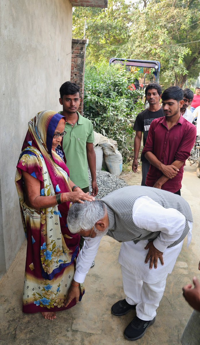 swatantrabjp's tweet photo. जीवन का सबसे बड़ा प्रसाद,
बड़े-बुजुर्गों का आशीर्वाद! https://t.co/SgfJNj0khY