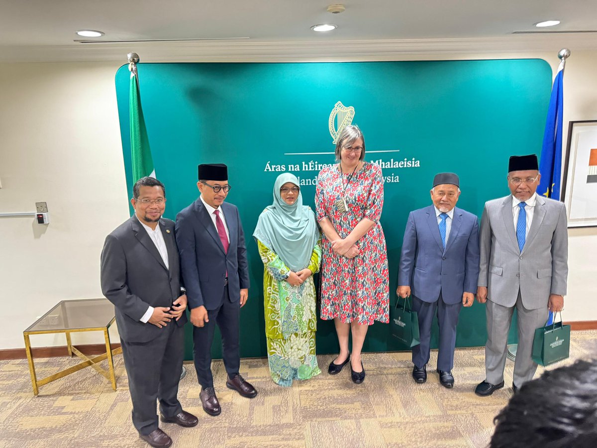 officialmumtaz's tweet photo. Kak Taz dan rombongan membuat kunjung hormat ke kedutaan Ireland “Courtesy call to Ireland Embassy” pagi ini.

#pemerkasaansyariah #adilperihatinberkebajikan #penghayatanmembangunbersamaislam #tumpatsejahtera #kaktazparlimentumpat https://t.co/4FBHEcg1we