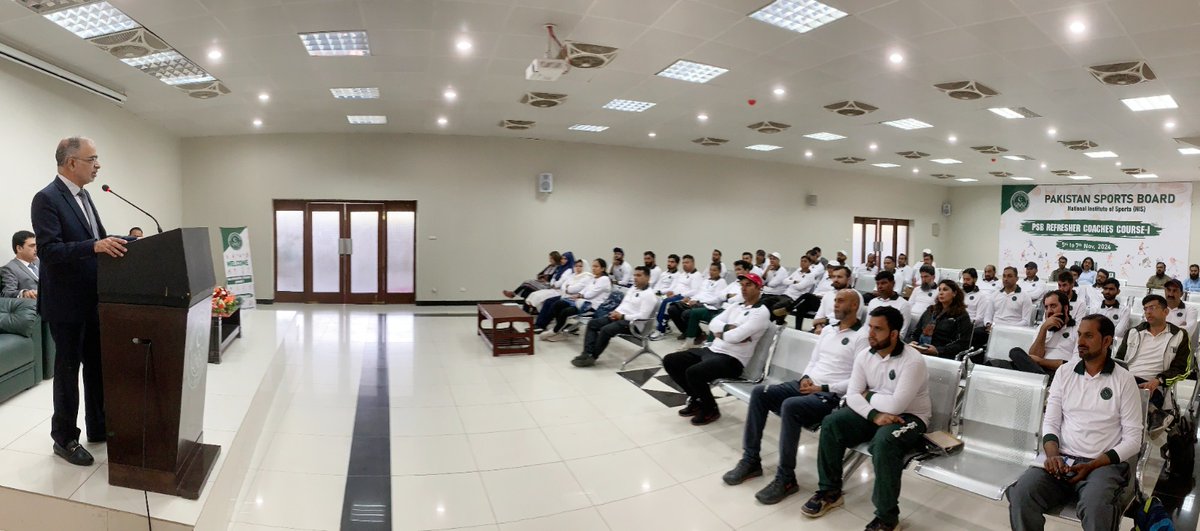 Three days PSB Refresher Coaching Course began today at Jinnah Library, PSC, with Secretary, IPC as chief guest and DG PSB in attendance. Secretary emphasized importance of such programs for youth and aspiring athletes, commending PSB’s efforts &amp; dedication. #SportsDevelopment