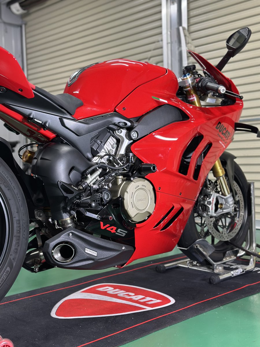 AxxLMoto's tweet photo. DUCATI V4 へCS RACING を施工頂きました。
再セットアップなしで乗れるよう設計されており、実際に中低速がトルクフルになり、ギクシャクすることもなくなったとのインプレッションを頂きました。
ビジュアルはもちろんですが、使い勝手も最高です👌
#AXXL
#DUCATI
#CSRACING
#V4 https://t.co/1KPC68BzNF