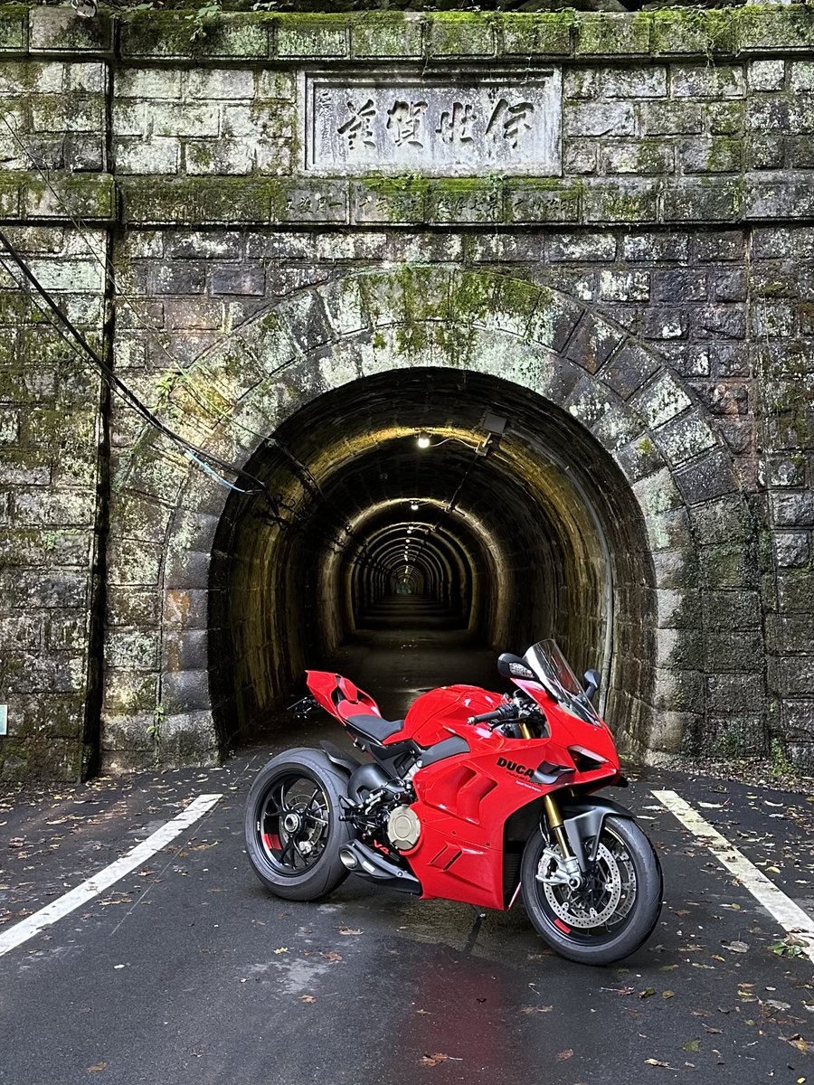 AxxLMoto's tweet photo. DUCATI V4 へCS RACING を施工頂きました。
再セットアップなしで乗れるよう設計されており、実際に中低速がトルクフルになり、ギクシャクすることもなくなったとのインプレッションを頂きました。
ビジュアルはもちろんですが、使い勝手も最高です👌
#AXXL
#DUCATI
#CSRACING
#V4 https://t.co/1KPC68BzNF