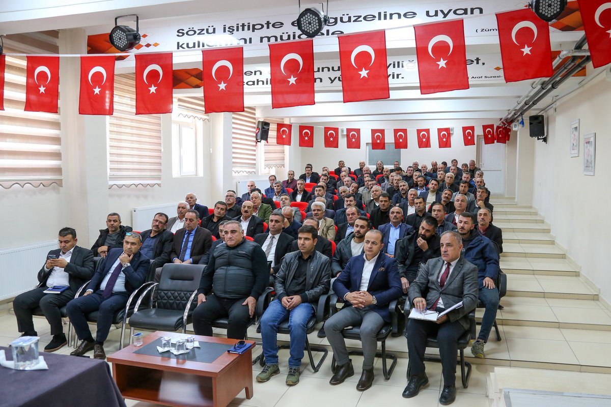 Kaymakamımız Sn. Yasin Erdem başkanlığında Kasım ayı “Muhtarlar Toplantısı” gerçekleştirildi.
Toplantıda mahalle muhtarlarının talep ve önerilerini dinleyen Kaymakamımız Erdem, kış mevsimine ilişkin alınması gereken tedbirler hakkında açıklamalarda bulundu.

<a href="/yasinerdem92/">Yasin Erdem</a>