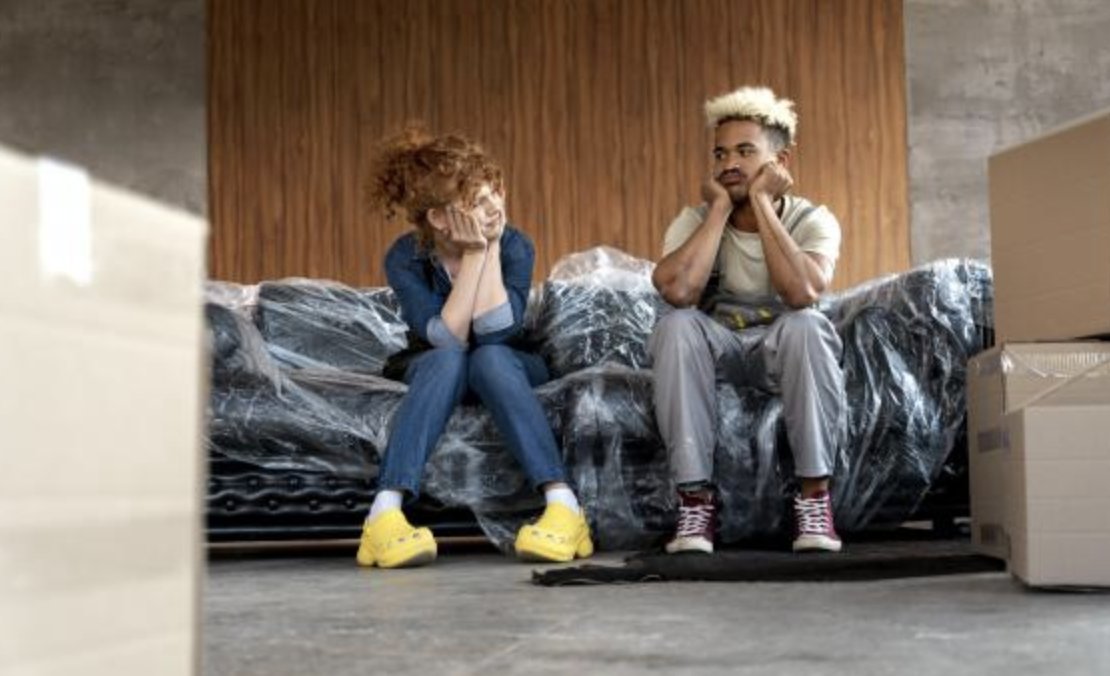 Renoveren zonder rommel? Kan gewoon! Lees hier de vijf tips hoe je je spullen slim op kunt ruimen voordat de hamers, boren en het grotere geschut om de hoek komen. ap.lc/Hxfjx