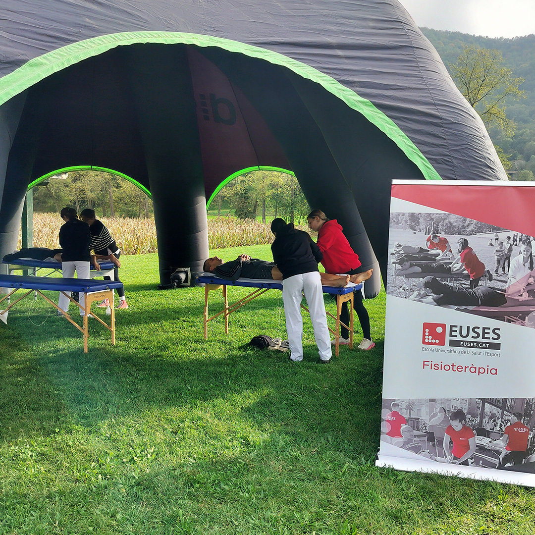 🚴 #Voluntariats | El nostre tutor Marc Julià i diversos alumnes van estar presents a <a href="/romanicextrem/">RomanicExtrem</a> duent a terme les tasques de recuperació muscular als participants d’aquest esdeveniment.

#Euses #EusesAlumni #Voluntariats #romanicbikextrem