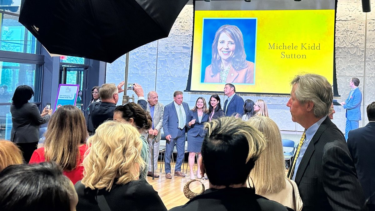 mynorthoaks's tweet photo. Our President &amp; CEO Michele Kidd Sutton, FACHE, was recognized as a community leader by @City_Business at its 2024 Women of the Year reception tonight. First honored in 2007, her tireless leadership and dedication to improving lives continues to impress. Congratulations! 🌟 https://t.co/wRPOiZlZ7S