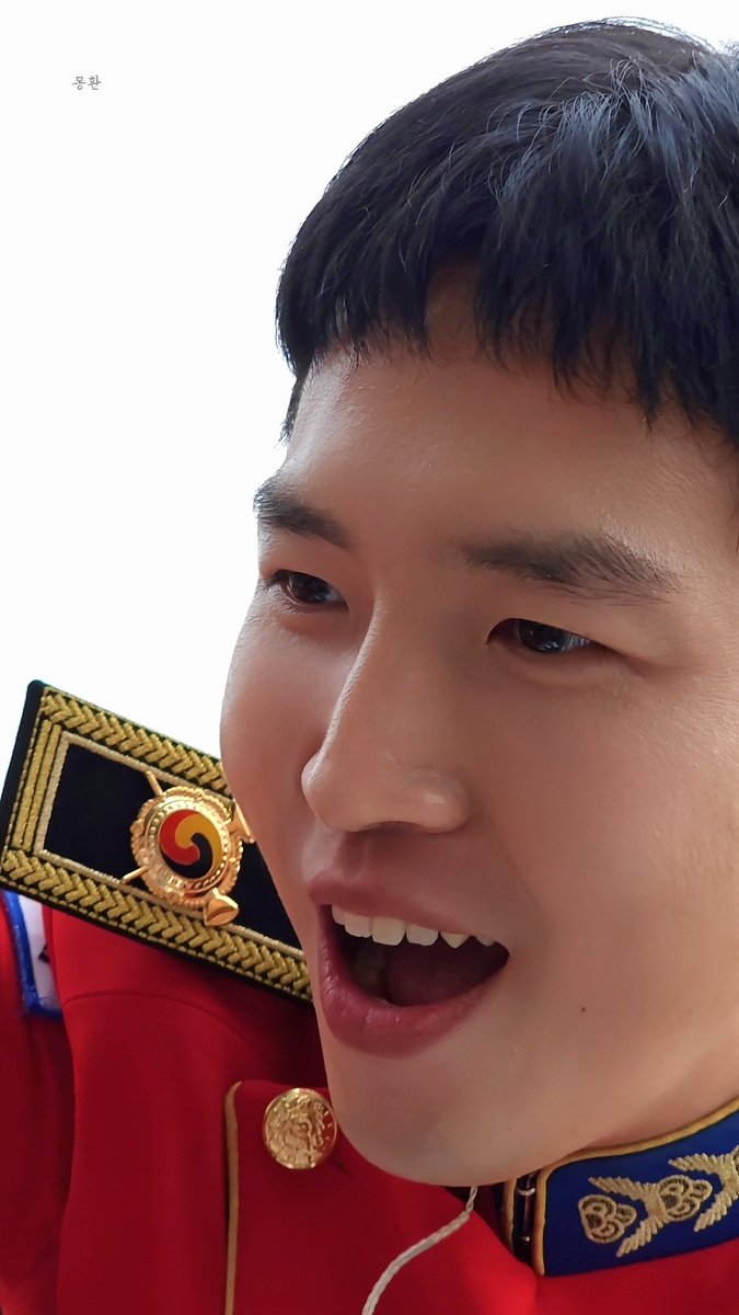 jjaeniya527's tweet photo. 241101 하반기 국군 정례행사

🤍😇🤍
이렇게 가까이 환둥이 얼굴을 만날 줄이야...
근데 기억은 없고 폰에만 남아있...🫠

#김재환 #KIMJAEHWAN https://t.co/22zcQR8wmZ