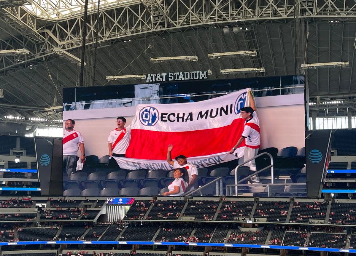 BrunoVp08's tweet photo. El sueño de todo niño es ser jugador de fútbol, mi sueño es vestir los colores q amo no importe como. Hace casi 3 años no voy al estadio, siento un vacío, aún así jamás dejaré de lado esa franja q llevo en el pecho, se que un día volveré, pero a cumplir el sueño de ese pequeño https://t.co/N8VqqvIgbe