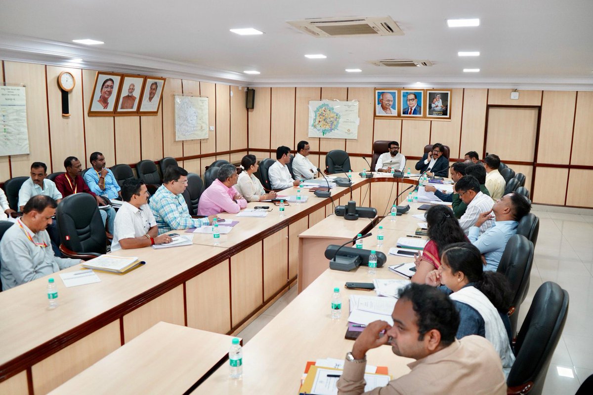 As Chairman of Bengaluru Business Corridor #BBC (PRR) held another meeting yesterday with BDA Chairman <a href="/mlanaharis/">N A Haris</a> BDA Commissioner and other officers

We have kick-started finalisation of awards to pay the land owners of the 2400 acres land for the PRR of 73 KMs <a href="/DKShivakumar/">DK Shivakumar</a>
