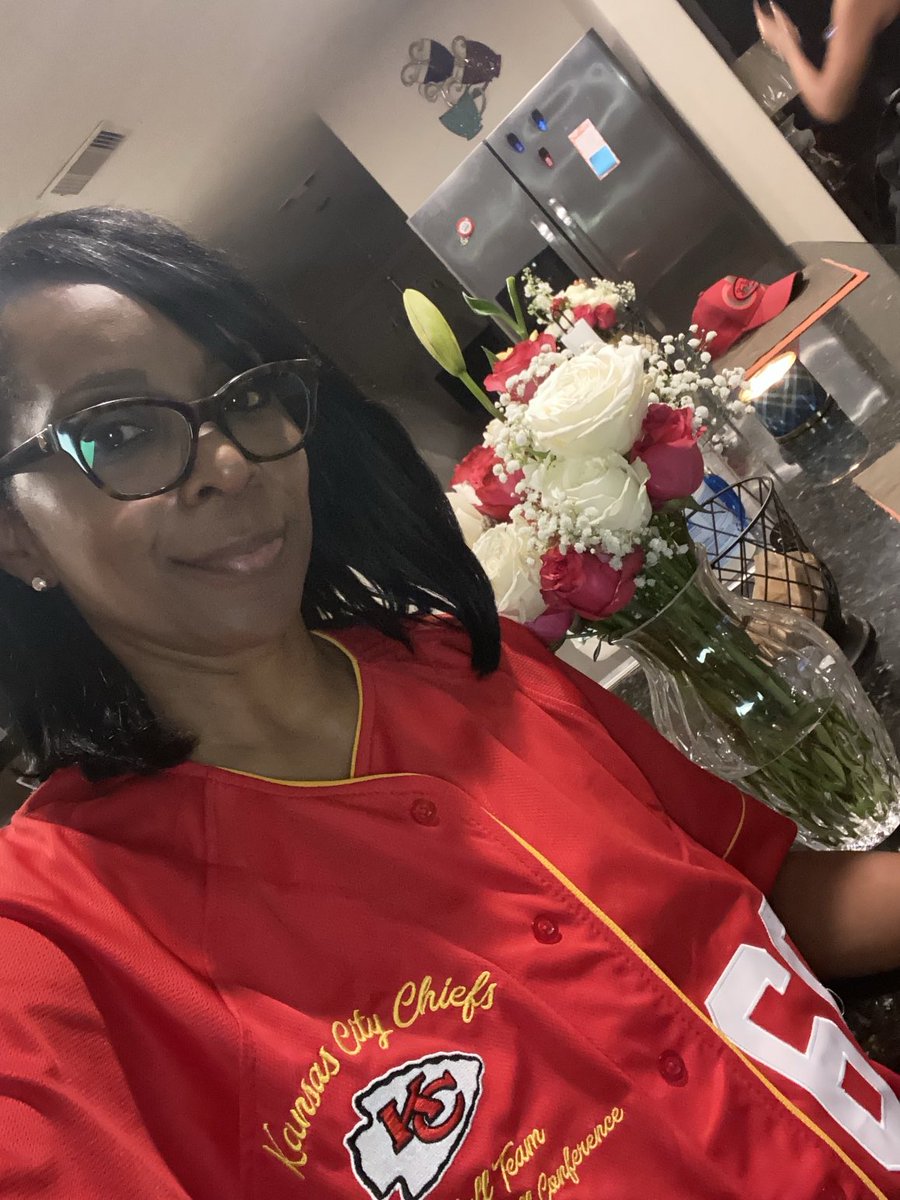 TwylaHynes's tweet photo. 🎉Capped off my bday night with a win! #HowBoutThoseChiefs 🎉 https://t.co/aKmEtEHrjA