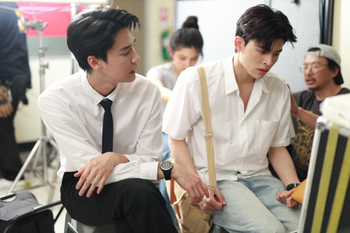 LeapDaySeriesTH's tweet photo. มีคลาสกันเมื่อวานค้าบบบบ ชิลๆ ง่ายๆ ระดับนี้แล้วตัวท็อปเซค A+ แน่นอน ✌🏻

#LeapDaySeries #GMMTV
@ppnaravit @dew_jsu @itspahnthitta https://t.co/GL2dgSiYzu