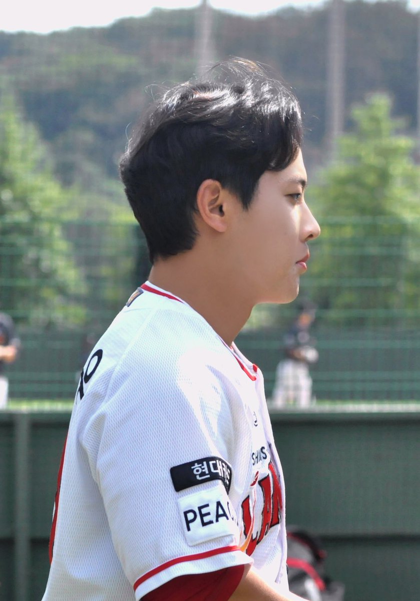 옛날에 찍었던거
다시볼겸.......
옛날카메라로 열심히도 찍었다싶군

#ssg랜더스 #최준우 #최민준