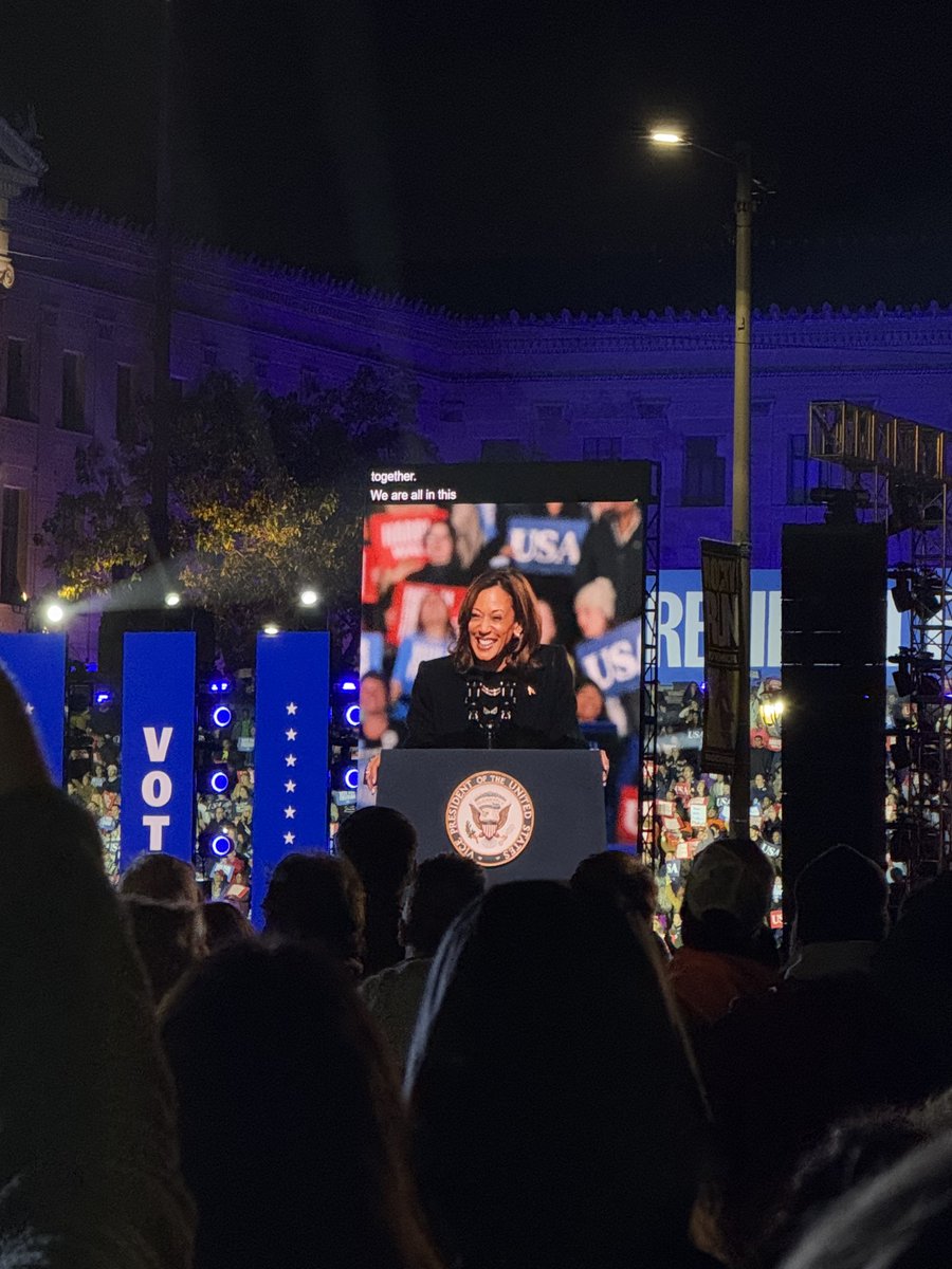 justapieceofsky's tweet photo. What a rally! Let’s vote for JOY tomorrow, America. https://t.co/mekBmoRf54