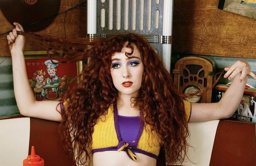 PopCrave's tweet image. Today is National Love Your Red Hair Day.