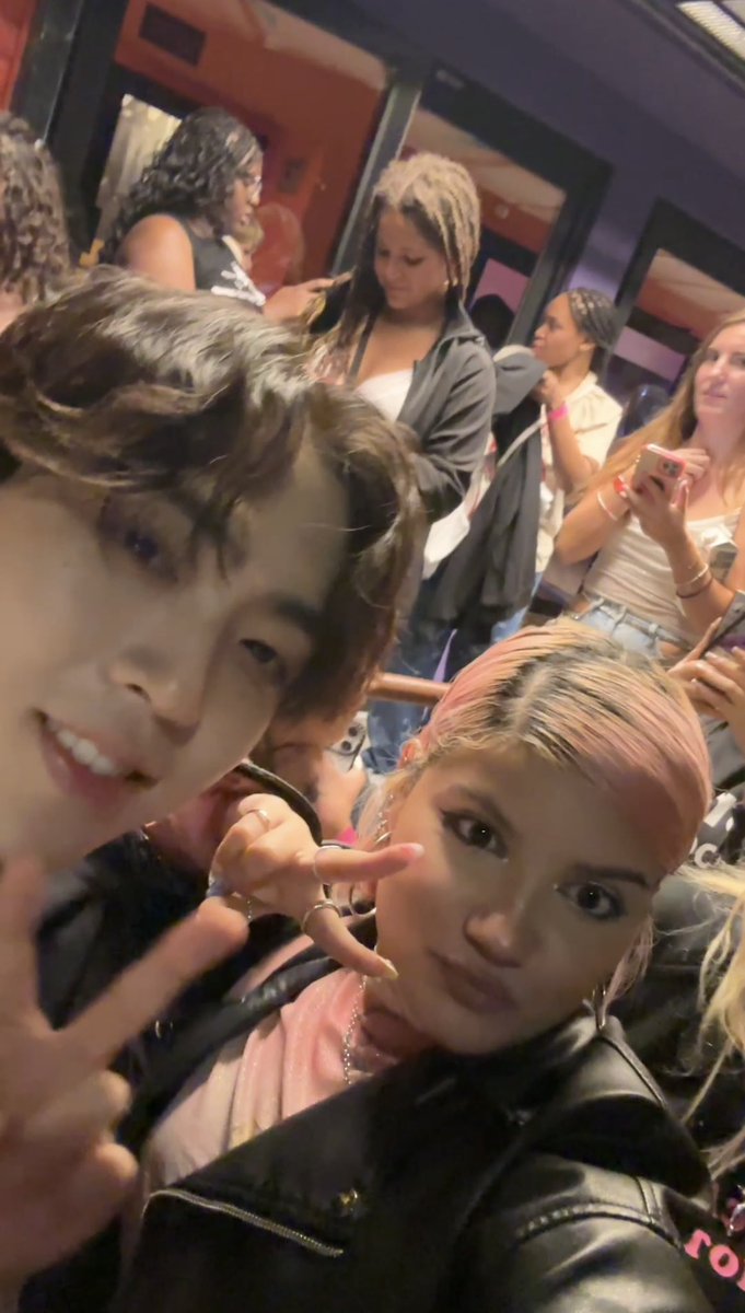 iansdancer's tweet photo. YALLL LIKE OMFG I LOVE HIM I LOVE JUNNY SM MAN HIS MUSIC IS EVERYTHING TO ME OMFG #JUNNY #DOPAMINETOUR https://t.co/xqvwVpnQvS