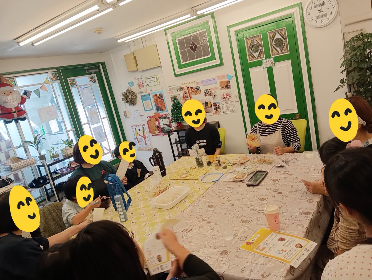 NESTINGDAIKOKU's tweet photo. 外部講師さんがやってきて味噌づくり体験をしてくれたよ✨貴重な体験をありがとうございました💖
#放課後等デイサービス ＃福祉　＃療育　#不登校の親 ＃福山　＃大黒町　＃就労準備　＃味噌づくり　＃クッキング https://t.co/XzI3j5lZw7