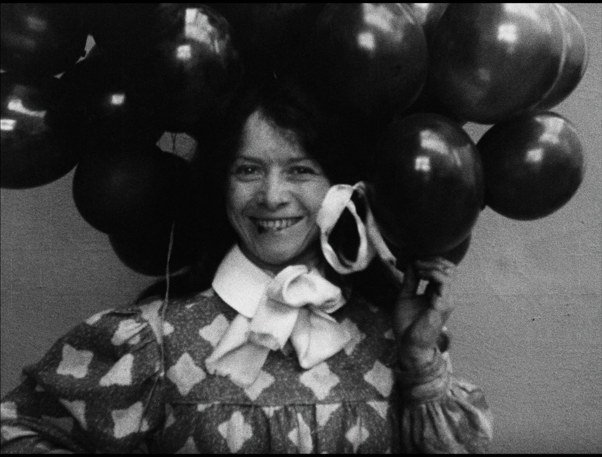 Léontine is pleased to announce that she will be voting for Kamala Harris tomorrow!!! 🗳️🎈