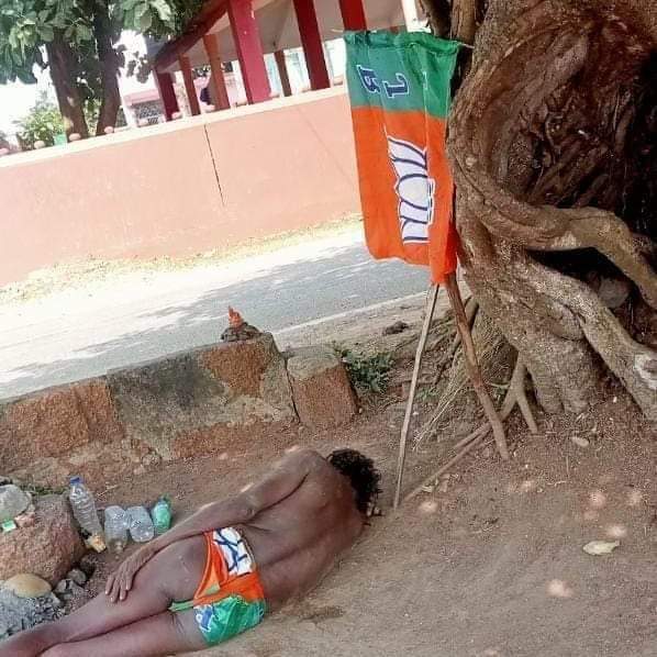 UMARNIZAM12's tweet photo. @Charu_on_X_x Apne abba ko sambhalo pahle didi https://t.co/VrEFON7UlZ