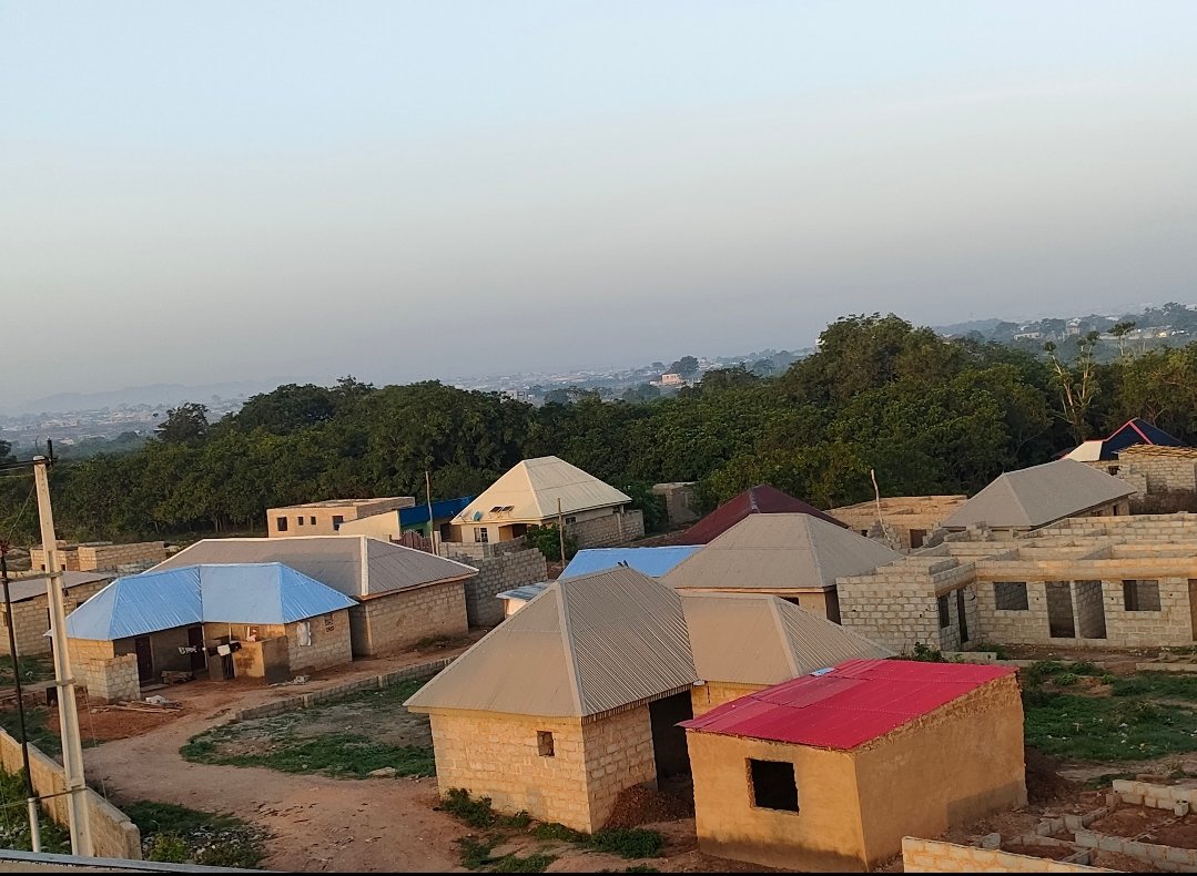 Growing housing deficit in Nigeria. "Abuja, Nigeria’s Federal Capital City, was originally designed to accommodate a population of 1.6 million. However, the city and its satellite suburbs house over 6 million people."

nairametrics.com/2024/11/04/sca…