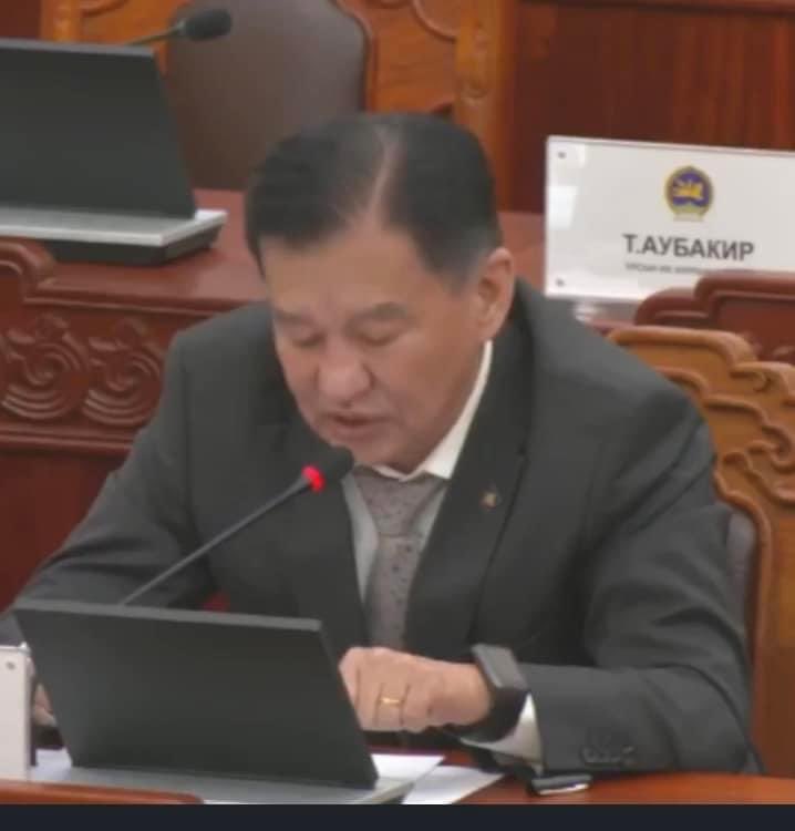 🔴Сэтгүүлч Э.Энхцэцэг: Ц.Даваасүрэн Хөвсгөлд бяслагны үйлдвэр барих нэрээр 2021 оноос хойш 11.000.000.000 (11 тэрбум)-ыг улсын төсвөөс гаргаж авчээ. 

Бараг 5 дахь жил рүүгээ орох гэж бгаа атал 1 ч үйлдвэр ашиглалтад ороогүй, 2025 оны төсөв рүү нэмж бяслагны үйлдвэр нэрээр 20