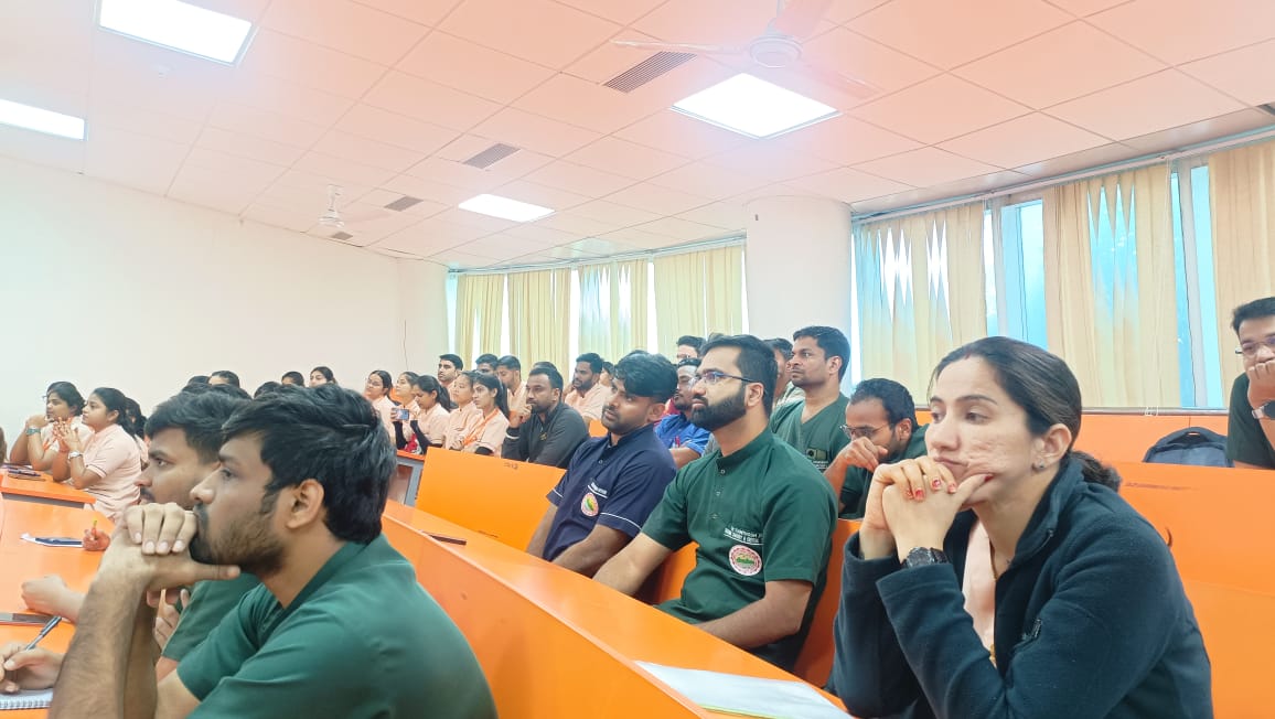 aiimsrishi's tweet photo. Visit of Dr Mayur Naraynan, Trauma Medical Director and his team to Nursing College. Saving the lives of trauma victims, launching TEAM manual @aiimsrishi 
@MoHFW_INDIA @meenusingh4 https://t.co/w9mnXaRyaP