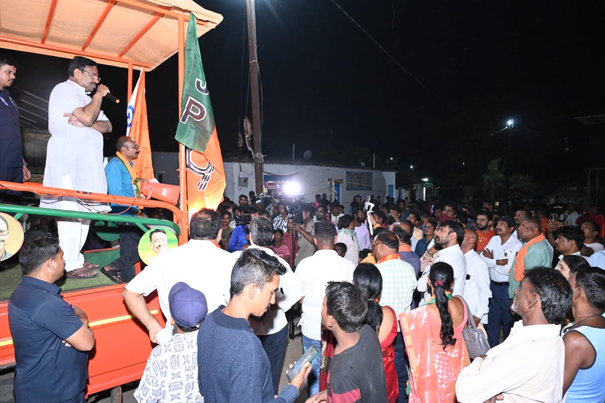 SMungantiwar's tweet photo. 📍लखामपूर | ⏰ 8:00 PM | 4 नोव्हेंबर 2024 | लखमापूर येथील नागरिकांशी संवाद
@BJP4India @BJP4Maharashtra
#VidhanSabhaElection2024 #lakhamapur #SMUpdate #SudhirMungantiwar #publicmeeting #VoteForVictory #VoteForDevlopment #VoteForBJP #VoteForDevelopment #BJP #महायुती https://t.co/SLl5gdVu1Q