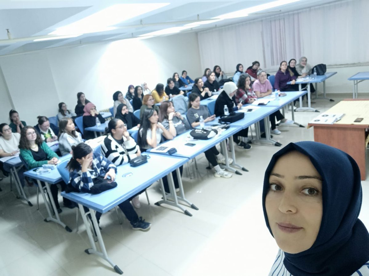 Denizli_KYGM's tweet photo. 📍Biruni Yurt Müdürlüğü 
Öğrencilerimizin yoğun katılımıyla
Resim, İşaret Dili ve İngilizce kurslarımız devam ediyor.✨️ https://t.co/3VDT2Tvo33