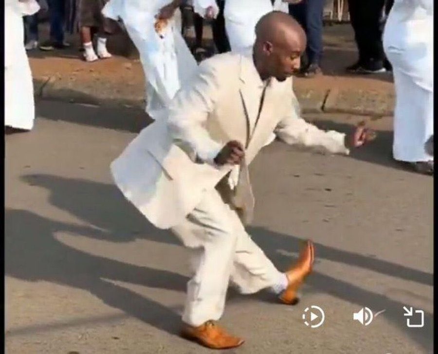 Mwanangu VINA kasema atanipa GANJI sio 1M.

Atanipa Ganji 3M.

Kwahiyo mimi nitawapa nyie ganji 500K.

Repost hapo chini, weka Namba.

Zikifika Repost 500 naanza kuwaingizia namba zote kwenye komenti.

Mnanijua kwenye hela NIMENYOOKA.🤝