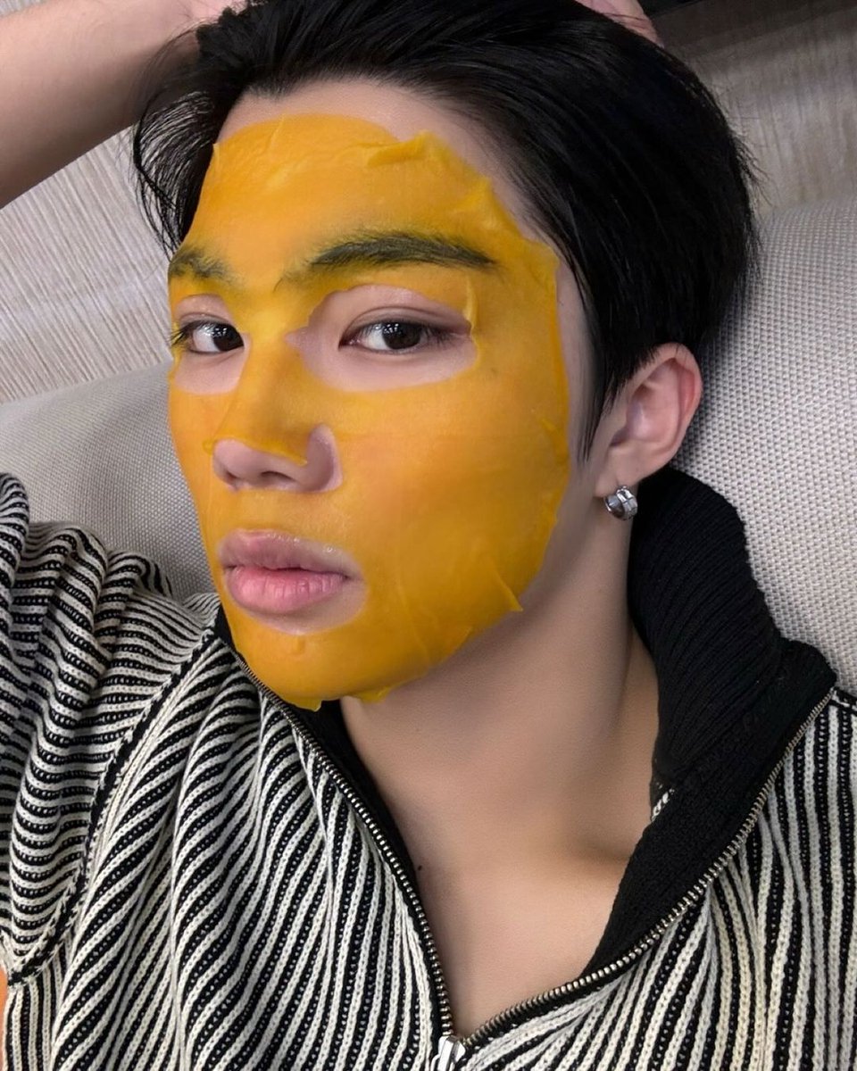 Post-concert glow hits different in Macau. Gotta treat the skin right after an epic night on stage. Mask on, relaxation mode activated. How do I look? Ready for next round already.
