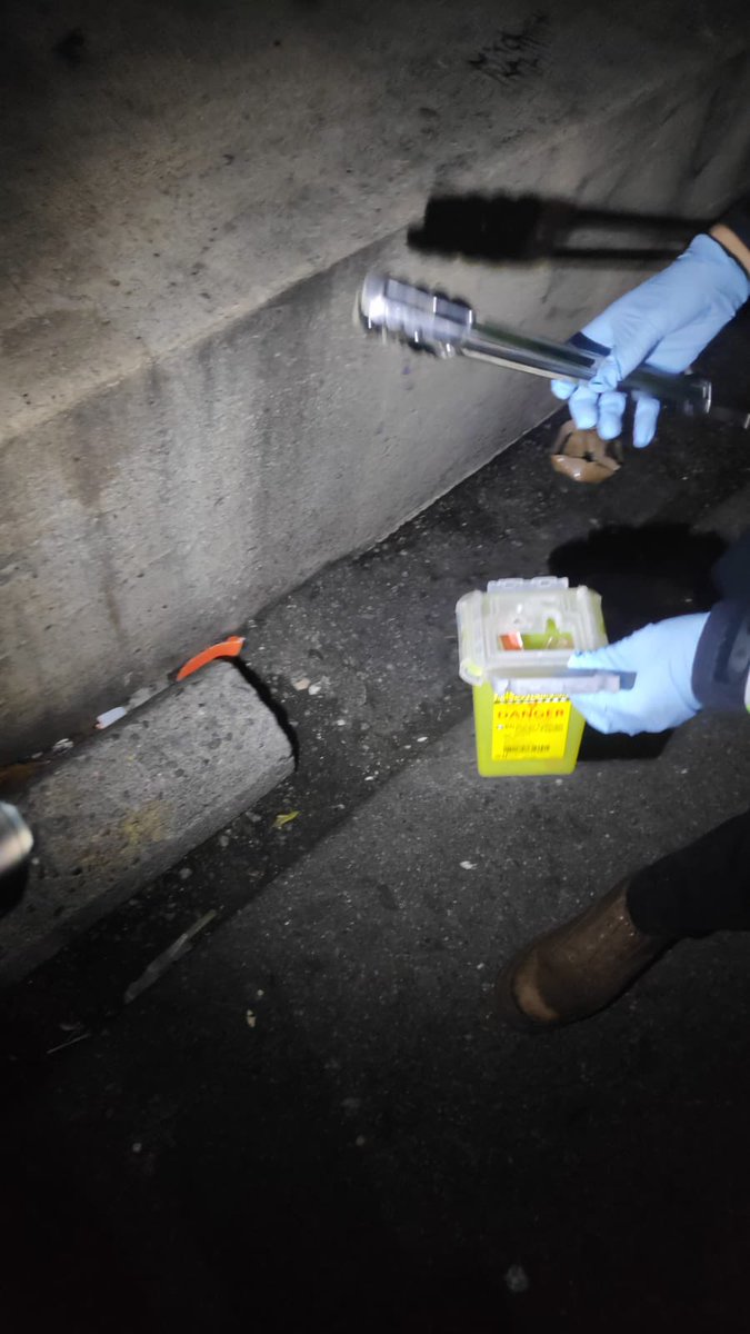 CollingwoodcpcC's tweet photo. On this windy Monday
night, @CollingwoodCPC
dispatched our 2nd
#patrol, w/ #volunteers
Dublin, Mason & Kyle at our #MountPleasant
#CPC.
Once geared up
they checked #MtPleasant & beyond.
We deal w/ issues, such as #Trash, #UsedNeedles &
#HomelessPerson.
#CommunityFirst
#Service https://t.co/8fUrMa1nKf