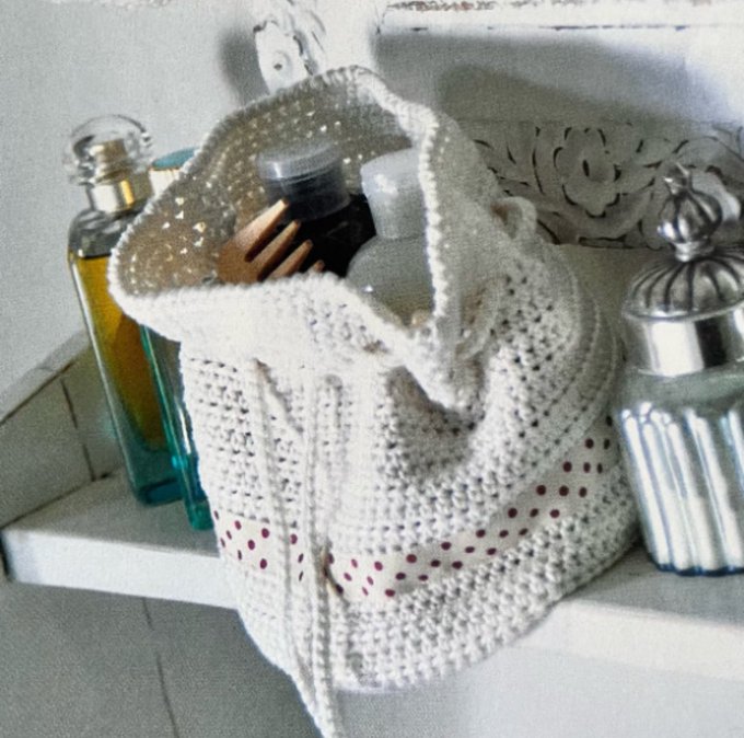Handy Crochet Wash Bags 🫧

These stylish drawstring pouches are a lovely way to organise toiletries. Perfect for keeping essentials tidy or as a thoughtful handmade gift, making them an ideal travel gift as well. #MHHSBD #craftbizparty #UKMakers

dwcrochetpatterns.etsy.com/uk/listing/121…