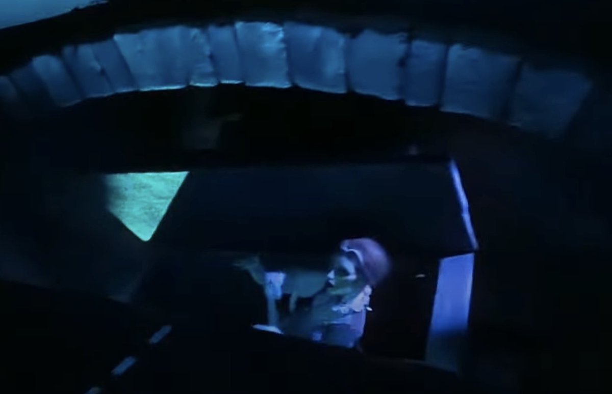 overblijfselen van een voormalige efteling tweet media