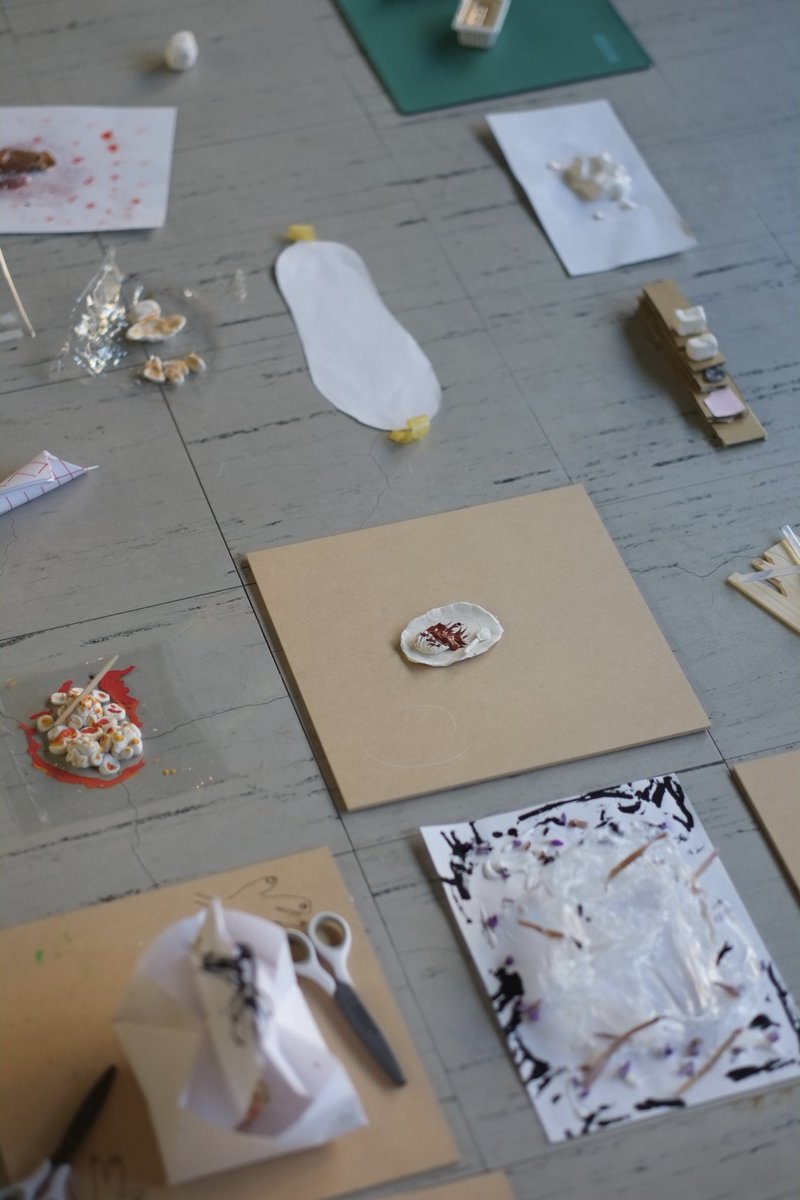 「複雑さを捉える - 感覚で探る人類学的リサーチとデザイン」

Day2のプロトタイピングの様子。
写真は信玄餅プロトタイピングのものです。

#複雑さを捉える
#信玄餅プロトタイピング
#MeshPoi