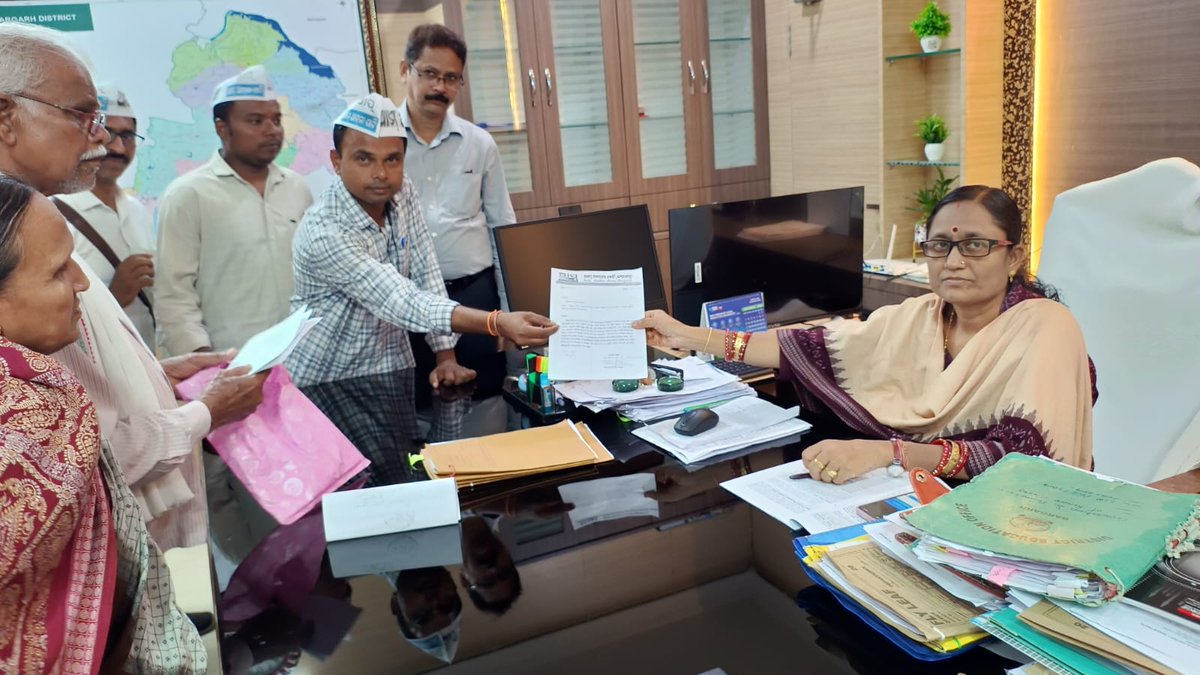AAPOdisha's tweet photo. ମାନବ ସେବା ହିଁ ମାଧବ ସେବା 🌿
ବରଗଡ଼ ସହରରେ ବିପର୍ଯ୍ୟସ୍ତ ପରିମଳ ବ୍ୟବସ୍ଥା ତଥା ସଫେଇ ଦୁର୍ନୀତି,କେନ୍ଦୁଝର ପୌରପାଳିକା ପକ୍ଷରୁ ଲଗାଯାଇଥିବା ହୋଲ୍ଡିଂ ଟିକସକୁ ପ୍ରତ୍ୟାହାର ଦାବୀ ଅଥବା କନ୍ଧମାଳ ଜିଲ୍ଲାରେ ପର୍ଯ୍ୟଟନ ସ୍ଥଳୀ ଗୁଡିକରେ କଡ଼ା ସୁରକ୍ଷା ବ୍ୟବସ୍ଥା ଦାବୀ ହେଉ, ଆପ୍ ସର୍ବଦା ଜନତାଙ୍କ ସେବାରେ ନିୟୋଜିତ ।
#AapInAction https://t.co/fCZWX8BoF7