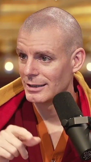 Este es Lama Rinchen Gyaltsen.

Después de 34 años de meditación consiguió el título de Khenpo, maestro erudito. El primer hispano en conseguirlo.

Sin embargo, la mayoría nunca ha oído hablar de él. 

Aquí está la sabiduría alcanzada (que deberías conocer) detrás de más de 20000