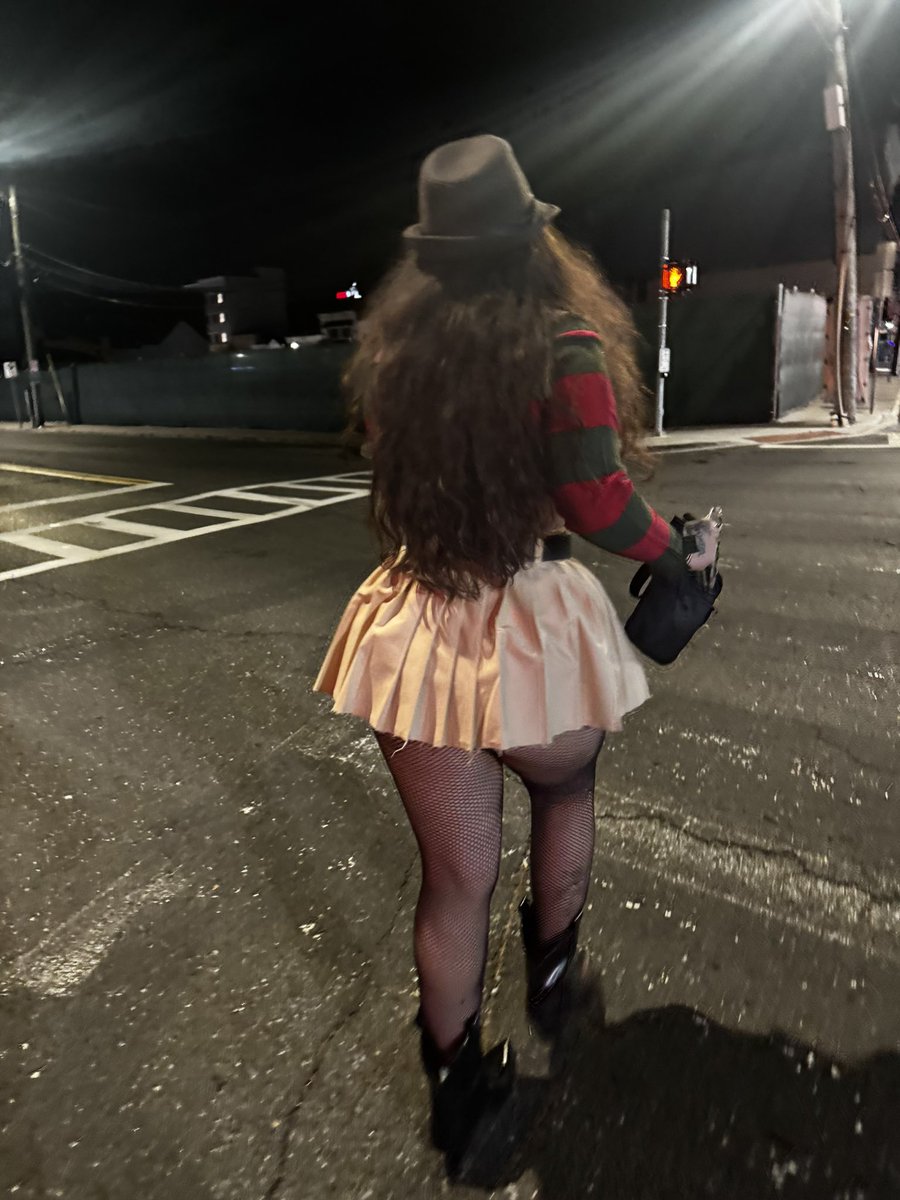LuhToxicTayTay's tweet photo. Hi I’m Freddie 😛 #freddiekrueger #sexy #im23 #foryoupage https://t.co/JFhdMOt3V8