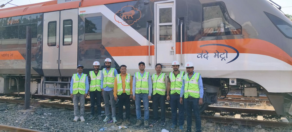 RDSOLucknow's tweet photo. RDSO Team is carrying out COCR trials of the 16 coach Namo Bharat Rapid Rail (NBRR) rake between ADI-MCT. 
The trial is being carried out at an operational speed of 130 kmph, paving the way for speed certification of NBRR rakes at 130 kmph both in 16 coach/ 12 coach configurations. 
@RailMinIndia
#TransformingRailways