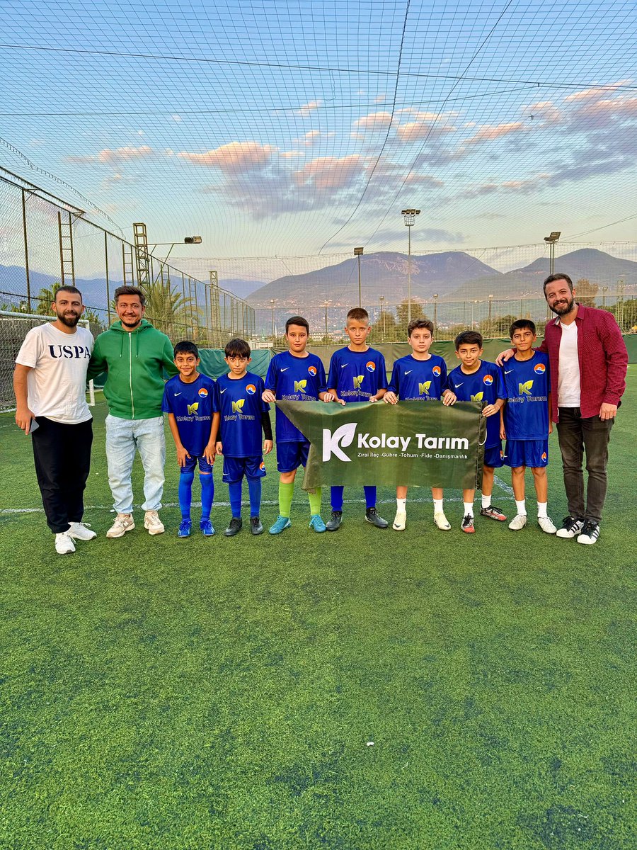 Kolay Tarım ve Olive Halı Saha ailesi olarak her zaman sporun ve sporcunun yanındayız. Alanya Obaspor Kulubü ile yaptığımız sponsorluk anlaşmasıyla bu yıl takımımız Kolay Tarım Obaspor olarak alt yaş gruplarında mücade edecekler.