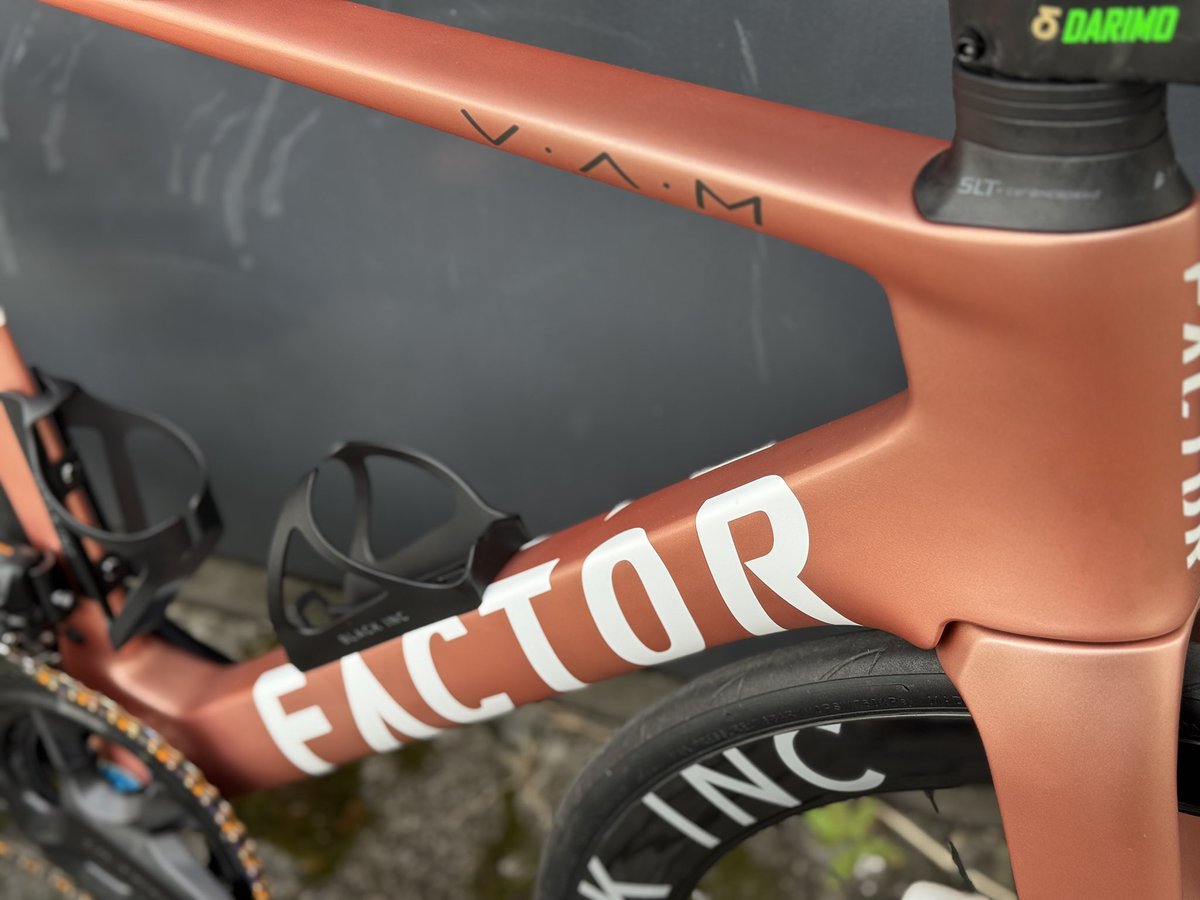OSTRO VAM 2.0 David Millar Edition の試乗車を組み上げました！ 写真