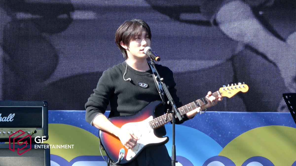 _YEDAM_OFFICIAL's tweet photo. [🎬]

BehinDAM 🎥 |  BANG YEDAM BAND 🎤🥁🎸🎹 #GMF2024 | 방예담이 물 뿌리는 법 휙휙휙 💦💦

🔗 https://t.co/cm3L9aUXdI

#방예담 #BANGYEDAM 
#BehinDAM #비하인담
#가을엔GMF #그민페 https://t.co/rrsQOEF5P4