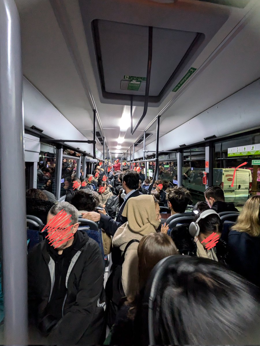 Aiti Arevalo (@aitiarevalo) on Twitter photo 7:29 de la mañana, parada 08931 (Brunete), línea 581. Esto no es una incidencia, es la situación de cada día en el transporte público. Sino es por la colaboración de los conductores, no llegamos a trabajar. #FaltaDeMedios #NoEntramos <a href="/AutoPeriferia/">Auto Periferia</a> <a href="/AytoBrunete/">Ayuntamiento Brunete</a> <a href="/transportesgob/">Ministerio Transportes y Movilidad Sostenible</a> 7:29 de la mañana, parada 08931 (Brunete), línea 581. Esto no es una incidencia, es la situación de cada día en el transporte público. Sino es por la colaboración de los conductores, no llegamos a trabajar. #FaltaDeMedios #NoEntramos <a href="/AutoPeriferia/">Auto Periferia</a> <a href="/AytoBrunete/">Ayuntamiento Brunete</a> <a href="/transportesgob/">Ministerio Transportes y Movilidad Sostenible</a>