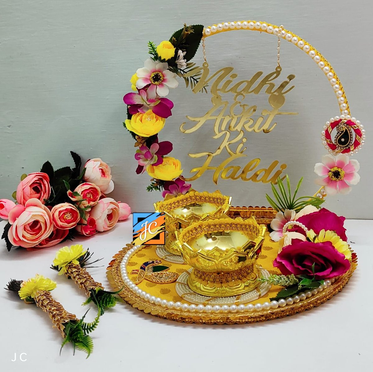 ionestopmarket's tweet photo. Beautiful detachable Haldi platter
With  Lotus bowls and 2 sticks ..
Size 10  inches
Base MDF
One Stop Market #haldiceremony #haldi #haldidecor #haldicelebration #platters #plattersoftheworld #USElection2024 #StockMarket #StockMarketUpdate  #thelegend 
https://t.co/J2i5W9axkY https://t.co/qAuc4G101T