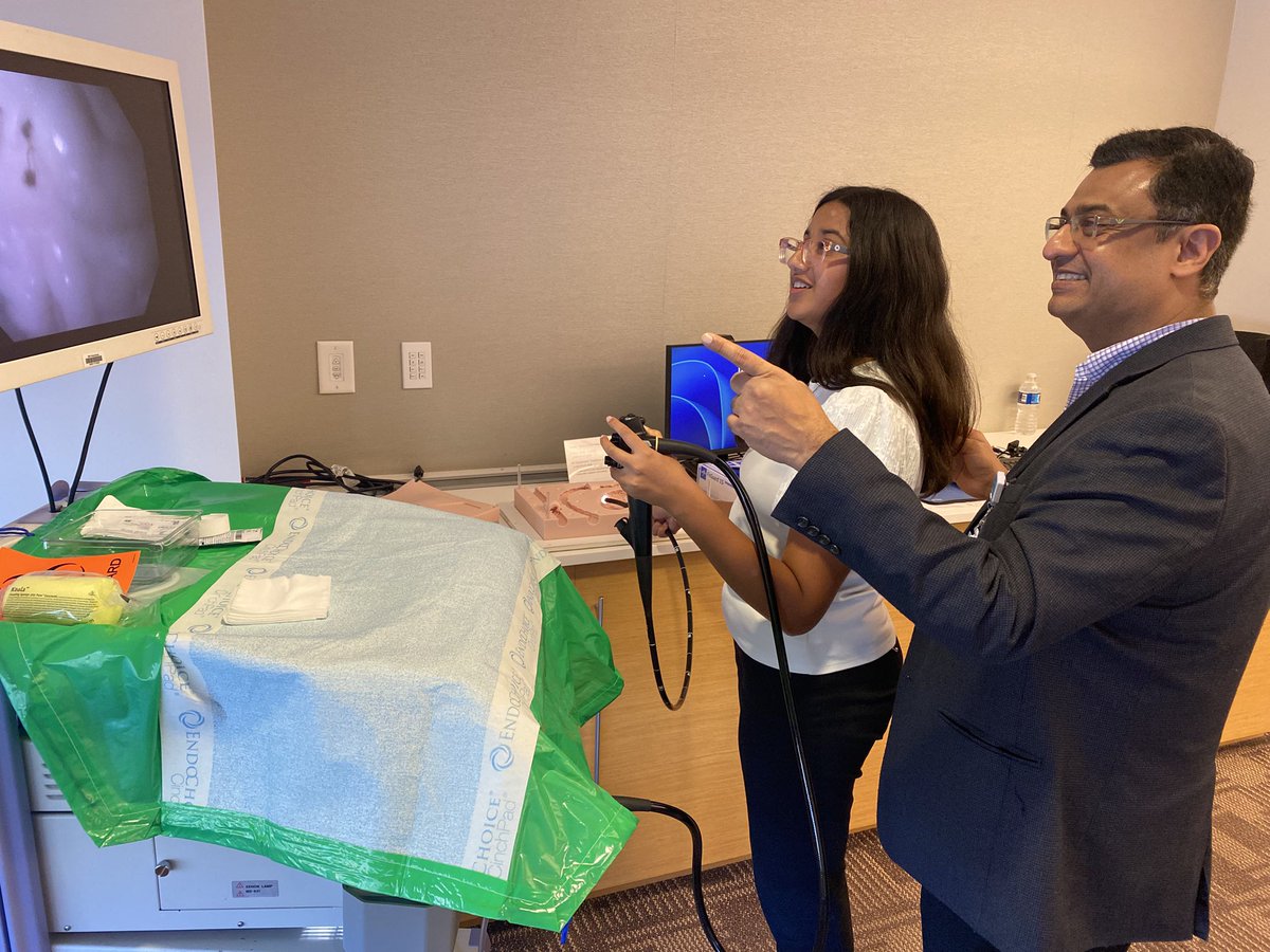 HarshitKharaMD's tweet image. Inspiring next generation of healthcare heroes! 🌟
Amazing time representing @GeisingerGi at the AiM-HI event by @GeisingerHealth Volunteer Services
✅ 120 high school students 📚
✅ 12+ local school districts 🏫
✅ Exploring healthcare careers 🩺
✅ Hands-on endoscopy lab 🥼