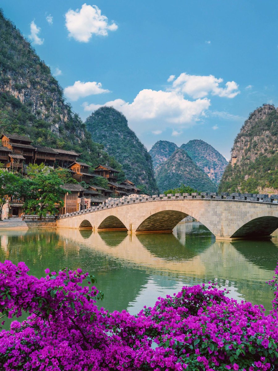 DiscoverGuizhou's tweet image. Losing my heart in Xingyi, Qianxinan, Guizhou, cause it’s soo stunning! 😍 #naturelovers#qianxinan #Guizhou #greenscreen