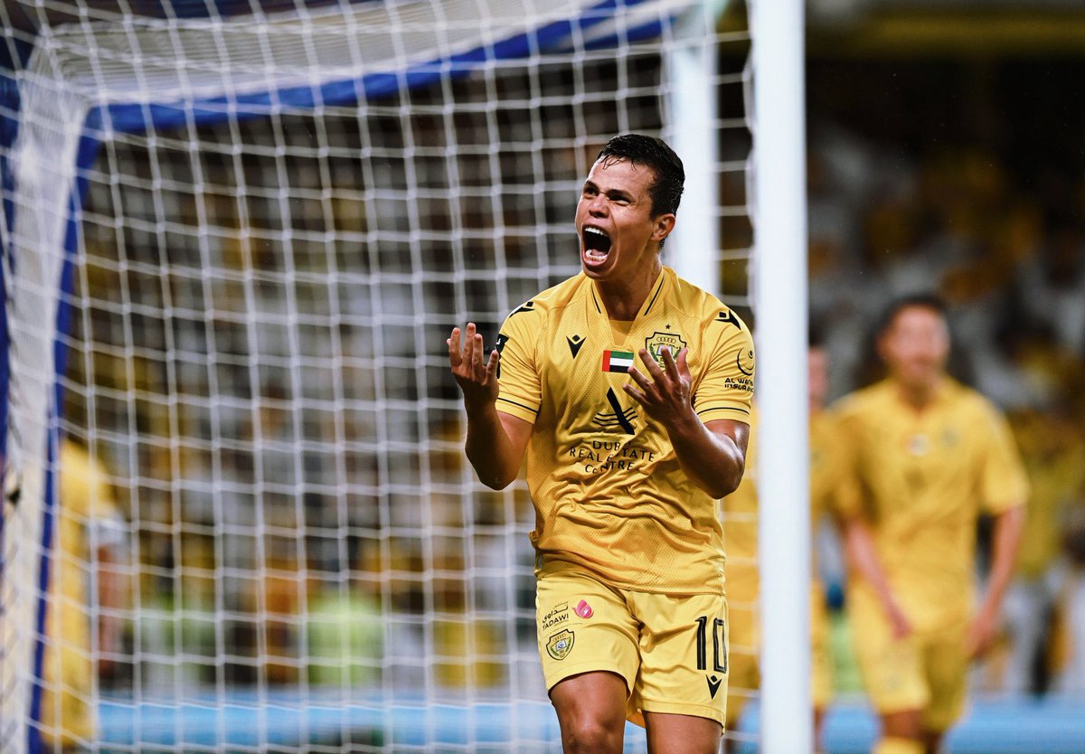 أجميل ما قيل عن الانكار المعروف :

ان هنالك اعمى بعد ما ابصر كسر عصاه .

وهذا حال المشجع الذي يحاول التقليل من #ليما بشتى الطرق / شاءٍ من شاء وأبى من أبى ليما اسطورة نادي #الوصـل و الدوري الاماراتـي .