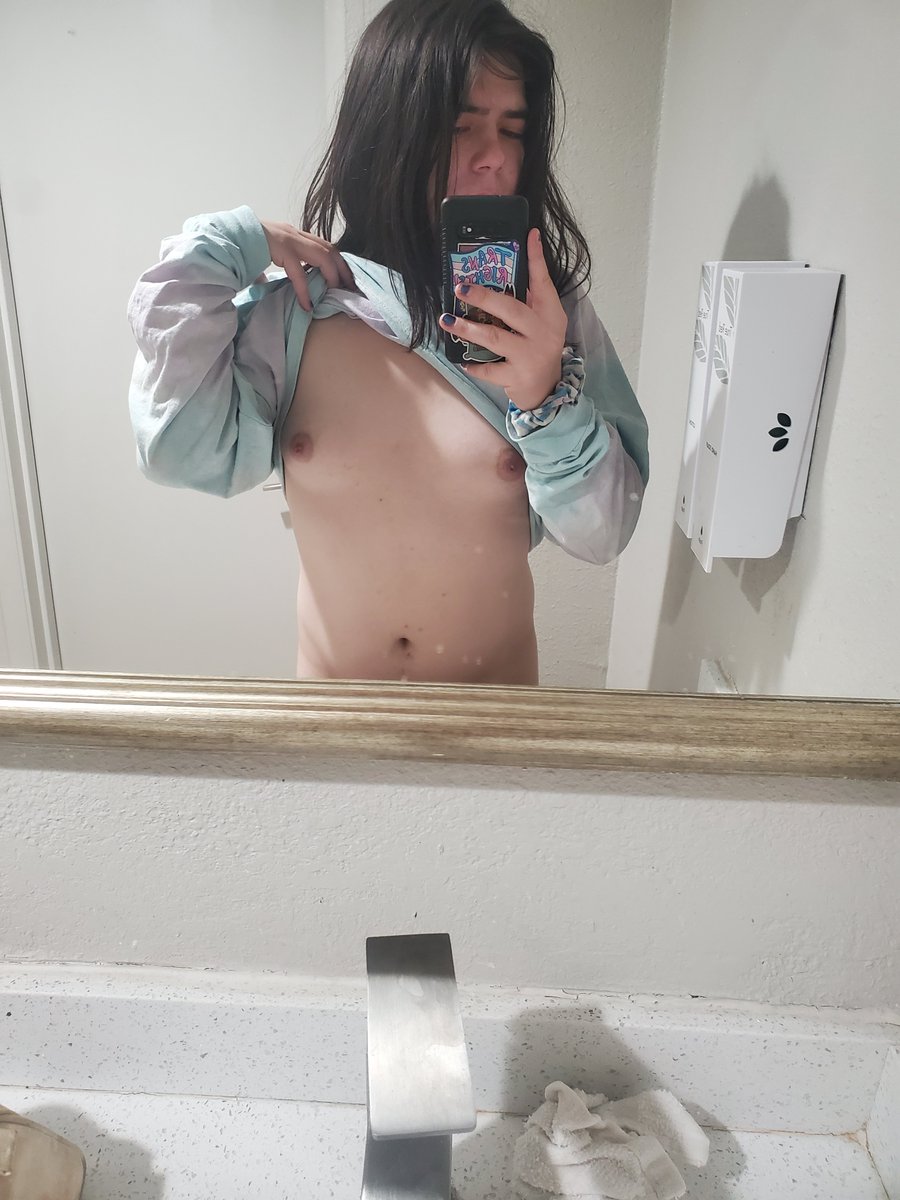 duskjaead's tweet photo. Just gave a girl her first facial ever I feel like I can kill god https://t.co/UMFhnemmiM