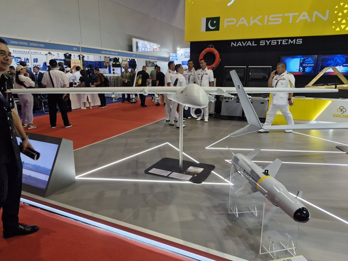 sohailahmedsa's tweet image. 🇵🇰GIDS SHAHPAR-III Medium Altitude Long Endurance (MALE) Combat UAV with S-3 Engine 140HP Configuration.
#IDEAS2024 #GIDS