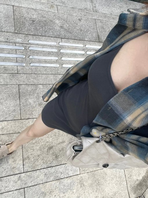 DanielleBo9606's tweet photo. 一个90后的舞蹈老师，现实中面临的工作压力，偶尔上这里宣泄，生活上女强人，但也希望被男人征服，也想做个你怀里的乖乖女☺️ https://t.co/bKoDCxTt6s